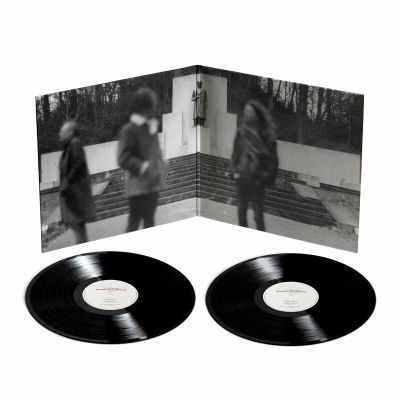 Disco de vinil duplo com capa em Vinil gatefold e foto a preto e branco