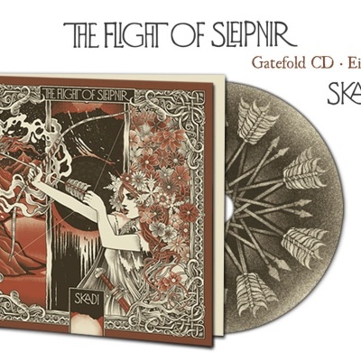 Capa de CD Gatefold de Skadi com arte detalhada e CD com padrão de flechas.