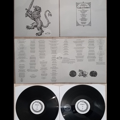 Álbum de vinil com capa ilustrada de leão, encarte com texto e duas vinis pretas lado A e B