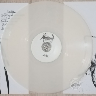 Disco de vinil branco translúcido com capa dupla aberta com arte gráfica em preto e branco