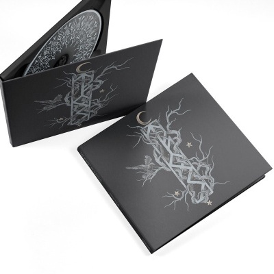 Capas de CD/DVD negras com desenho prateado e disco decorado