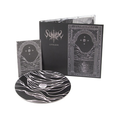 CD com embalagem e livreto em preto e branco com texto NJIIR LIVSLEDE e ilustração de paisagem