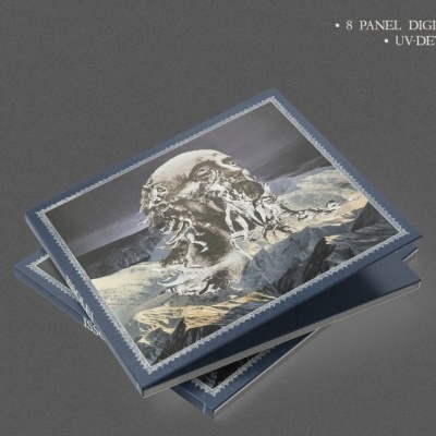 Caixa Digipack com arte surrealista e detalhes em UV