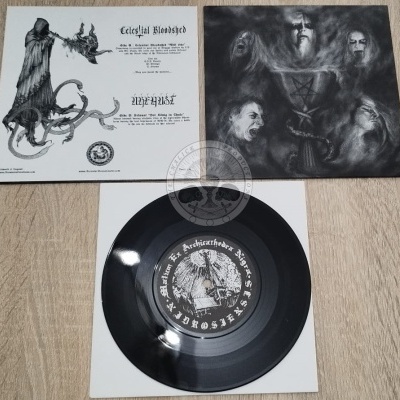 Disco de vinil preto com capa dupla e arte sombria em preto e branco