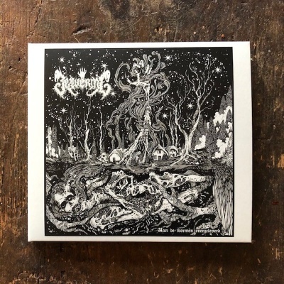 Capa de álbum monocromática em preto e branco com ilustração surreal e texto decorativo