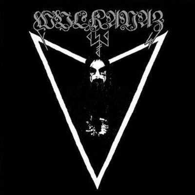 Triângulo branco invertido com figura maquiada e texto estilizado em fundo preto