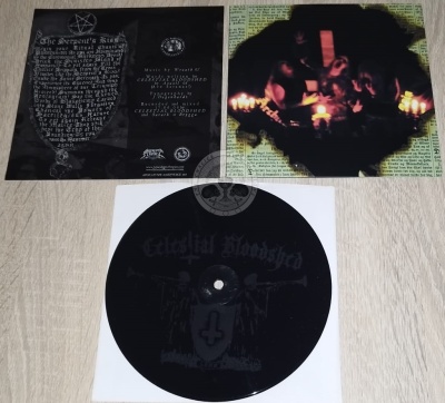 Disco de vinil preto Celestial Bloodshed com capa dupla aberta e texto em inglês