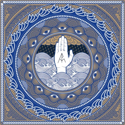 Ilustração circular com mão branca e padrões geométricos em azul, branco e dourado