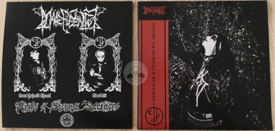 Álbum de vinil com design preto, branco e vermelho com texto e imagens de membros da banda em estilo gótico