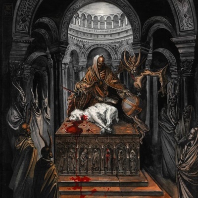 Ilustração sombria com figura encapuzada, carneiro branco sangrando em altar, figuras demoníacas e arcos ao fundo