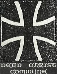 Cruz estilizada preta e branca com texto DEAD CHRIST COMMUNE em baixo