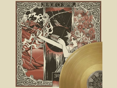 Disco de vinil dourado e capa ilustrada com mulher arqueira e flores