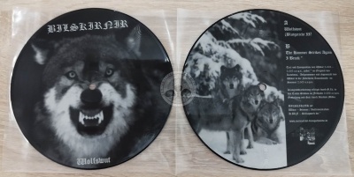 Dois discos de vinil pretos com imagens e texto sobre lobos