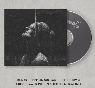 Capa preta e branca de álbum com figura feminina e CD cinzento ao lado