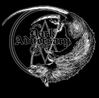 Logótipo preto e branco com ratazana, pentagrama e texto 'Dark Adversary'
