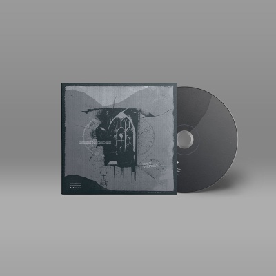 CD musical com capa em tons cinza e preto com imagem estilizada de janela gótica