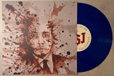 Disco vinil azul translúcido com capa ilustrada em tons castanhos de rosto fragmentado por manchas
