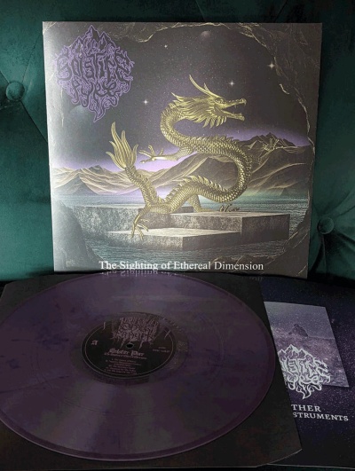 Disco de vinil roxo com capa de dragão dourado e texto The Sighting of Ethereal Dimension
