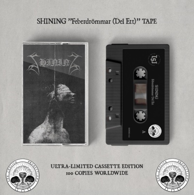 Cassete preto e capa em fundo cinza com texto explicativo e dois selos circulares