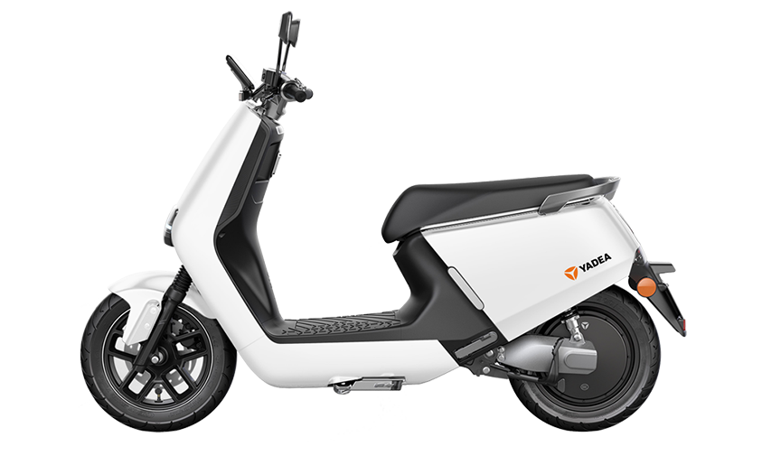 YADEA G5 Scooter elétrica branca com assento preto e logótipo YADA