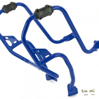 estrutura metálica azul com peças plásticas pretas e acessórios