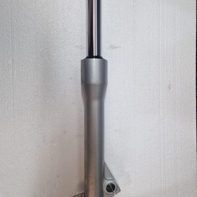 Peça de suspensão dianteira metálica para motocicleta, prateada fosca e cromada