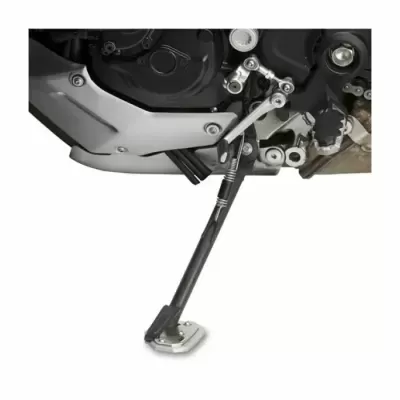Suporte lateral de moto preto e prata fixado na estrutura da moto