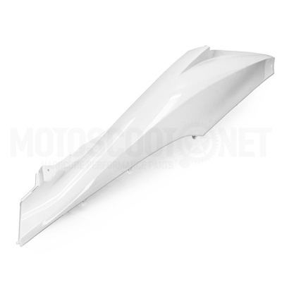 Peça plástica branca para motocicleta com superfície lisa