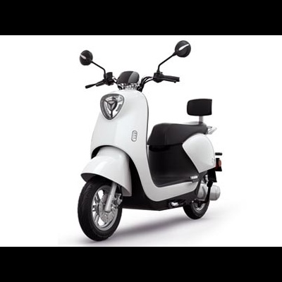 Motociclo elétrico branco com assento e encosto pretos