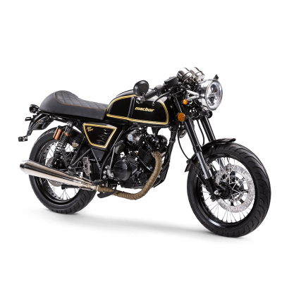 Motociclo clássico preto com detalhes dourados e escapamento cromado