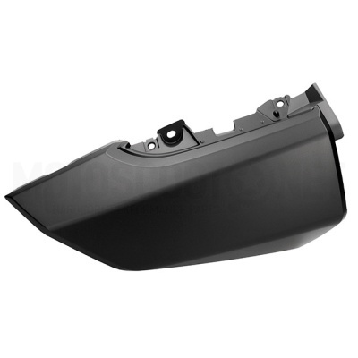 Peça automóvel preta em plástico com acabamento mate