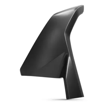 Peça plástica preta fosca angular isolada em fundo branco