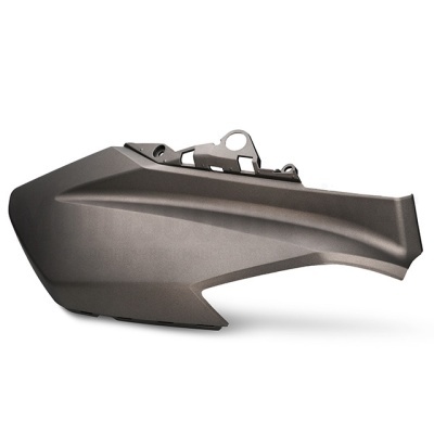 Peça lateral cinza metálico para motocicleta com suporte metálico