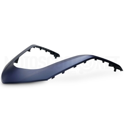 Peça automóvel preta mate com encaixes para fixação