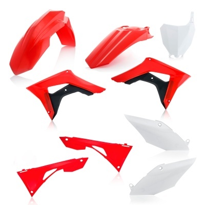 Peças plásticas vermelhas e brancas para motociclismo sobre fundo branco