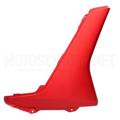 Peça para scooter vermelha em plástico com acabamento liso