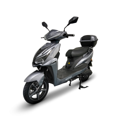 Motociclo cinzento prateado com assento preto e suporte de bagagem