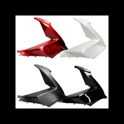 Quatro carenagens de mota em plástico vermelha, branca, cinza e preta