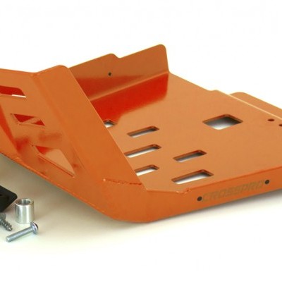 Suporte metálico laranja com fita amarela, peças metálicas e acessório plástico preto