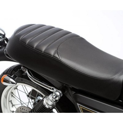 Assento de motocicleta preto com detalhes cromados e jante branca