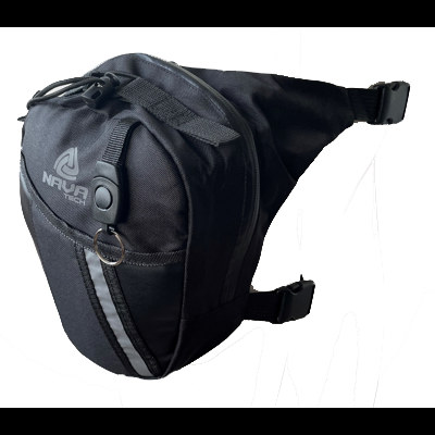 Bolsa preta para perna com marca NAVA TECH e faixa refletora