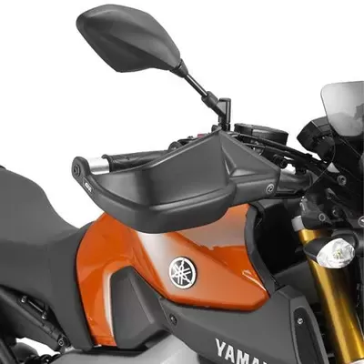 Motocicleta Yamaha laranja com detalhes pretos e logótipo visível