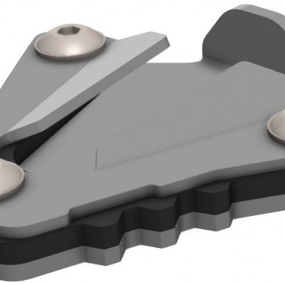 Peça metálica cinza com parafusos prateados e bordas em negro sobre fundo branco