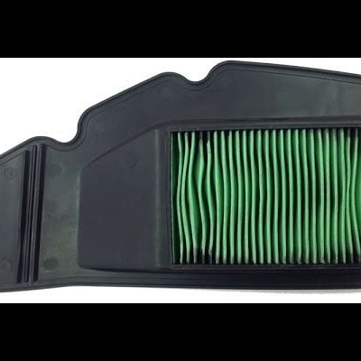 Filtro de ar para motor com corpo preto e filtro verde