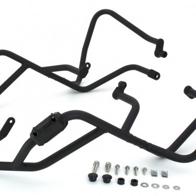 Estrutura metálica preta com parafusos e porcas em fundo branco