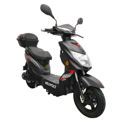Scooter elétrica preta com assento cinza e bagageira traseira