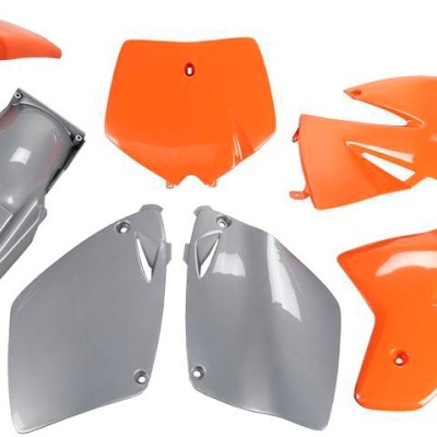 Conjunto de plástico para mota em laranja e cinza com várias peças