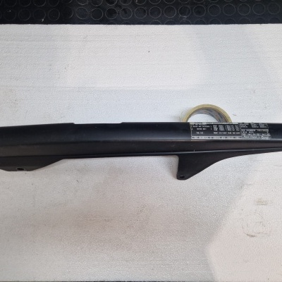 Prolongador guarda corrente plástico preto com etiqueta informativa