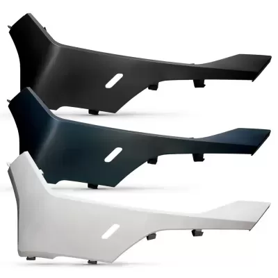 Peças plásticas para carro em preto, azul escuro e branco