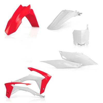 Peças plásticas vermelhas e brancas para moto sobre fundo branco.